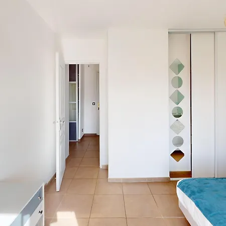 : 2 Pieces Avec Terrasse, Parking, Proche Et Commerces - Fr-1-785-5 アパート