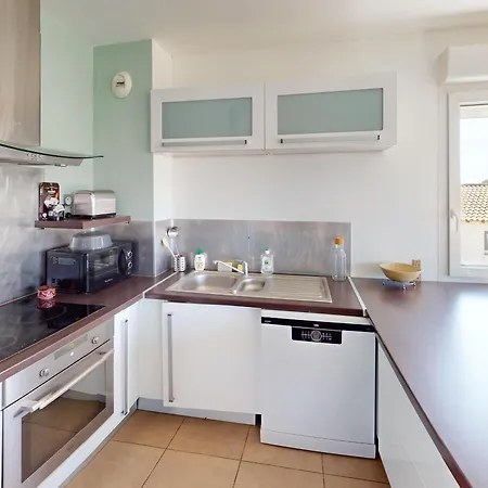 Apartment : 2 Pieces Avec Terrasse, Parking, Proche Et Commerces - Fr-1-785-5