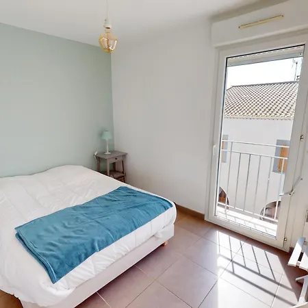 : 2 Pieces Avec Terrasse, Parking, Proche Et Commerces - Fr-1-785-5 Apartment *