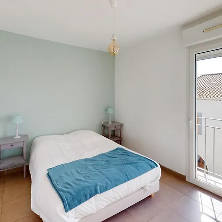 Apartment : 2 Pieces Avec Terrasse, Parking, Proche Et Commerces - Fr-1-785-5 *